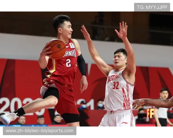 CBA足球员丁彦航：丁彦航在CBA篮球与足球领域的表现